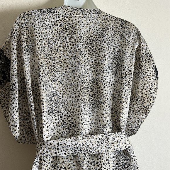 Carole Hochman Robe Black & Tan Print - Picture 9 of 12